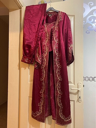 Üç parça bindallı kaliteli saten kınalık bir defa giyildi beden