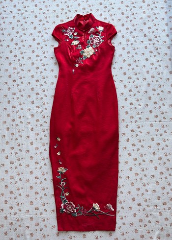 Asya Çin Qipao Geneksel Çiçek Nakışlı Kırmızı Uzun Elbise