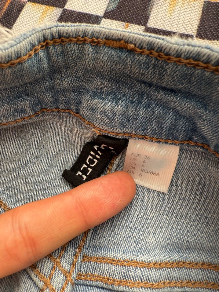 H&M Yırtık Detaylı Yüksek Bel Kot Şort — görsel 5/7