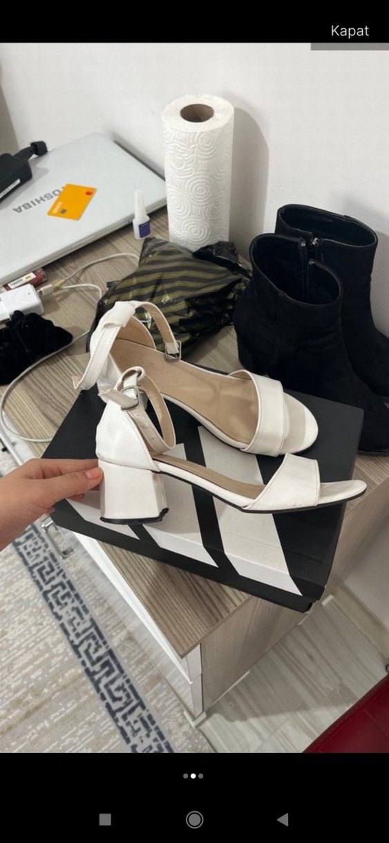 Beyaz Tokalı Kadın Topuklu Sandalet - Görsel 2
