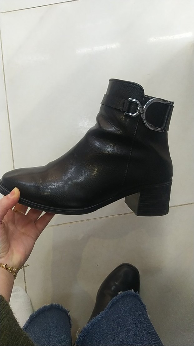 Kadın Siyah Deri Tokalı Topuklu Bot - Görsel 2