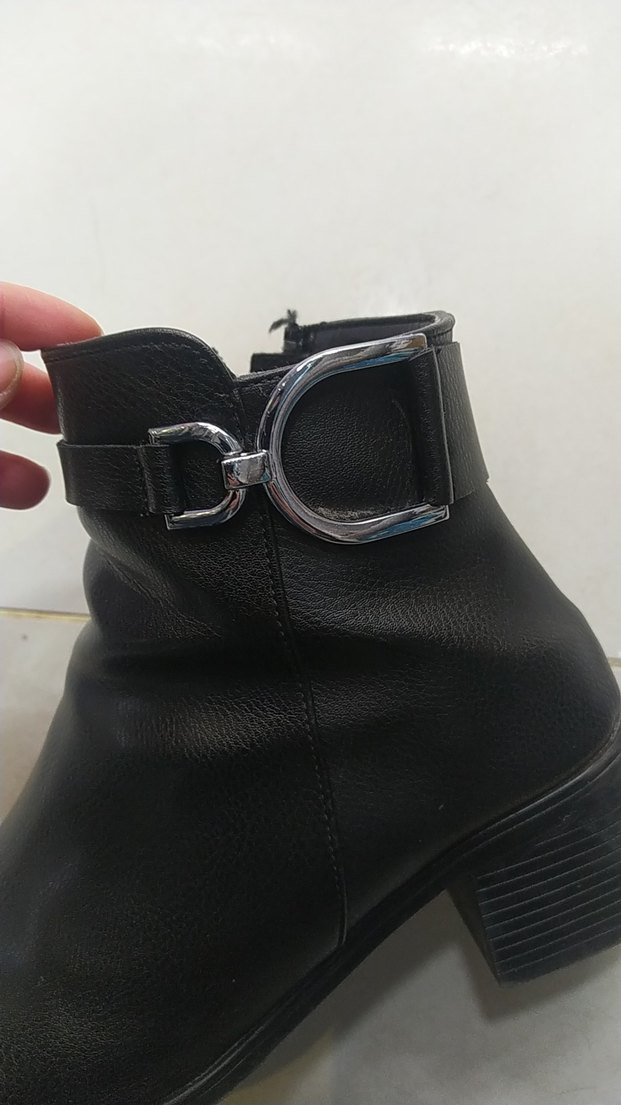 Kadın Siyah Deri Tokalı Topuklu Bot - Görsel 4