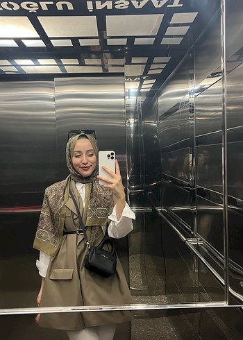 Yeşil yelek ve etnik desen şal - Görsel 2