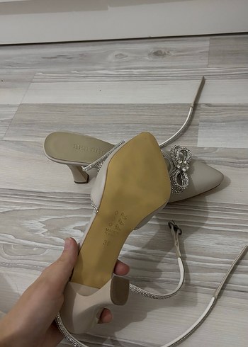 Beyaz Tokalı Stiletto Yılan Desenli Kadın Abiye Ayakka - Görsel 2