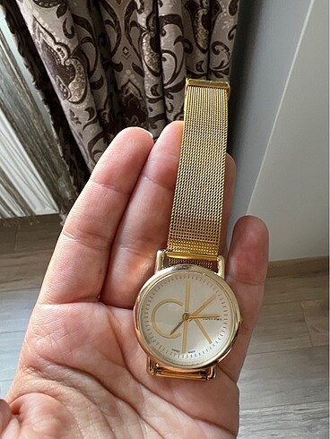 Calvin klein saat