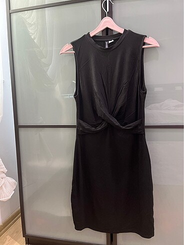m Beden H&M siyah önü detaylı elbise