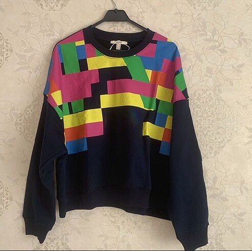 Sweatshirt