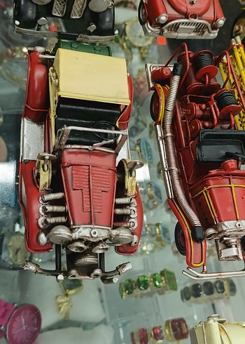 Renkli Retro Oyuncak Arabalar Seti - Görsel 5