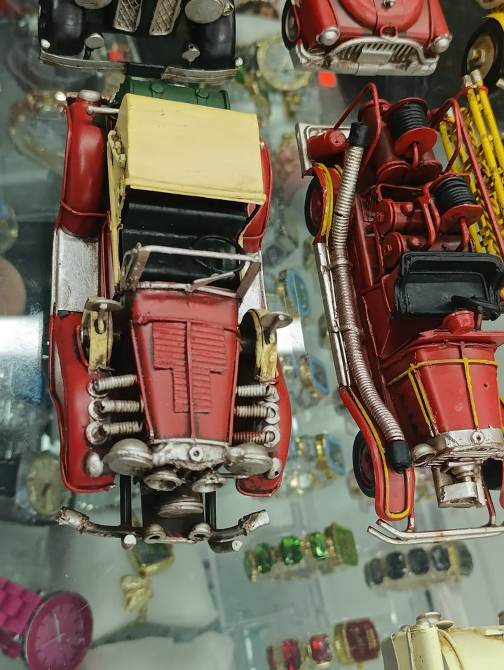 Renkli Retro Oyuncak Arabalar Seti - Görsel 5