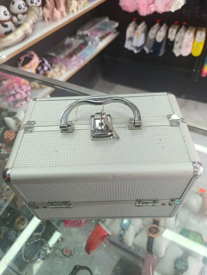 Beyaz Fermuarlı Plastik Makyaj Çantası - Görsel 2