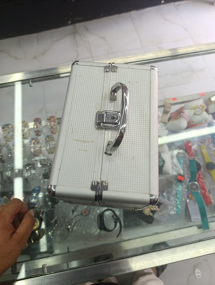 Beyaz Fermuarlı Plastik Makyaj Çantası - Görsel 5