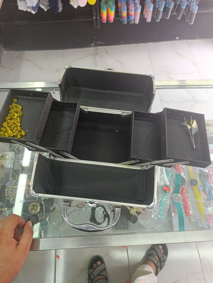 Beyaz Fermuarlı Plastik Makyaj Çantası - Görsel 3