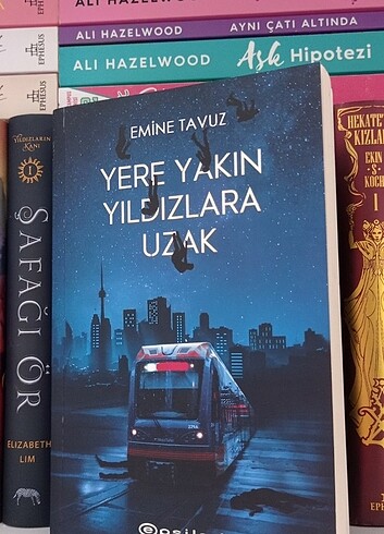Yere yakın yıldızlara uzak kitap
