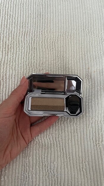 Benefit Benefit far Brazen Bronze