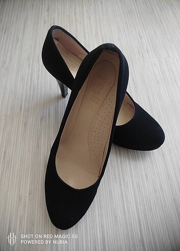 Siyah Süet Topuklu Ayakkabı 