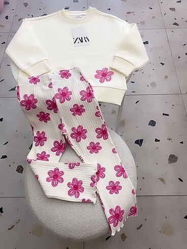 ZARA ÇİÇEK DESENLİ İKİLİ TAKIM