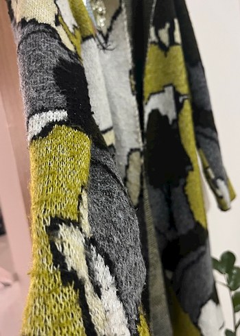 Kadın Gri Kamuflaj Desenli Uzun Triko Hırka - Görsel 3