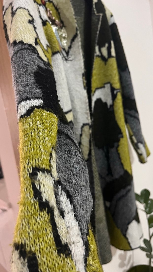 Kadın Gri Kamuflaj Desenli Uzun Triko Hırka - Görsel 3