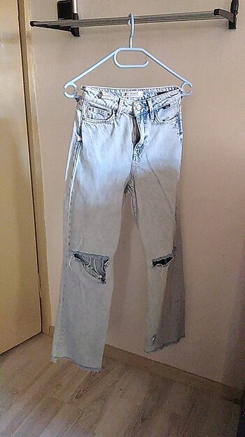 Mavi jeans yırtık kot 
