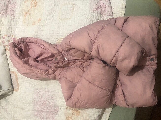 Zara Mont