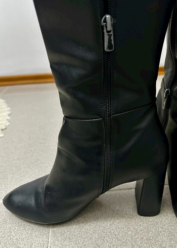 Nine West Marka Siyah Deri Dizüstü Fermuarlı Topuklu Çizme - Görsel 3