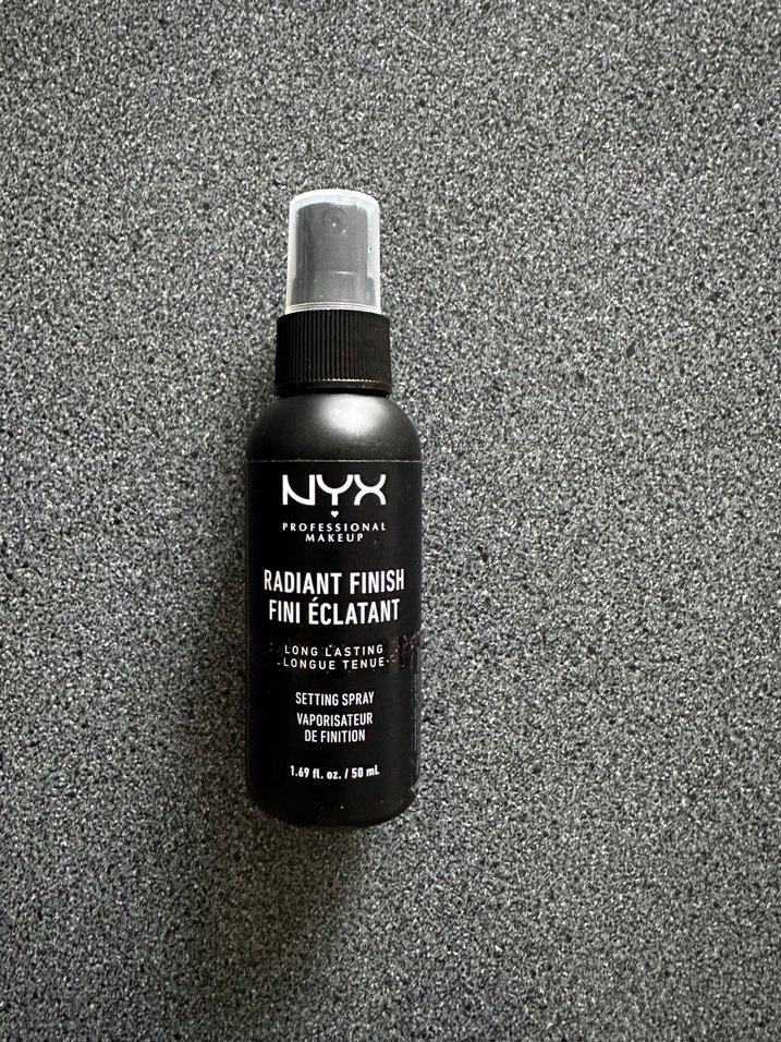 NYX Işıltılı Bitişli Makyaj Sabitleyici Sprey 50 ml - Görsel 3