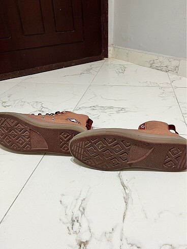 42 Beden camel Renk Converse ayakkabı