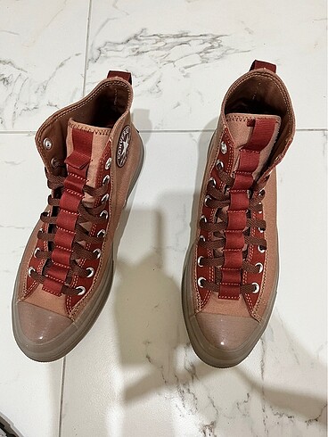 42 Beden Converse ayakkabı
