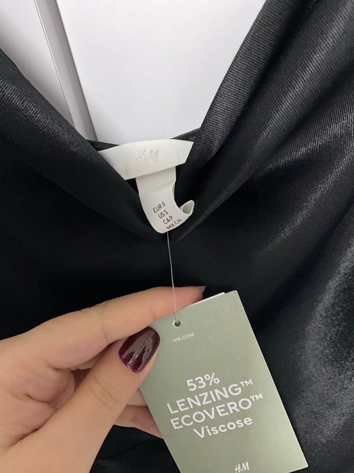 Siyah saten asimetrik elbise - Görsel 2