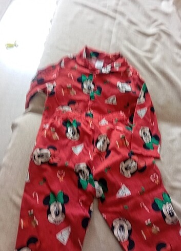 İki âdet pijama takımı