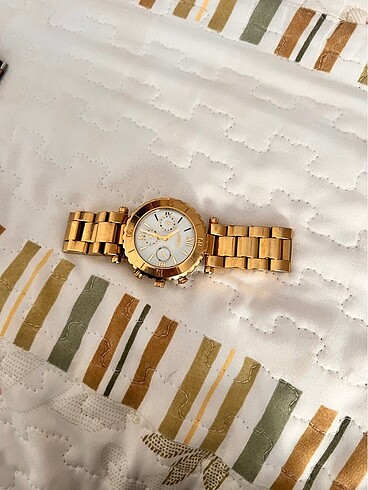 Saat harika gold