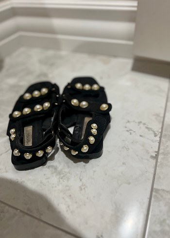 İnci Detaylı Siyah Süet Kadın Sandalet - Görsel 4