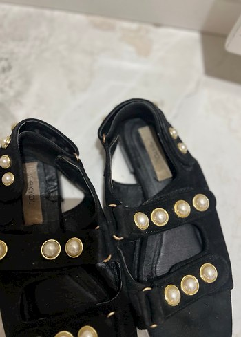 İnci Detaylı Siyah Süet Kadın Sandalet - Görsel 3