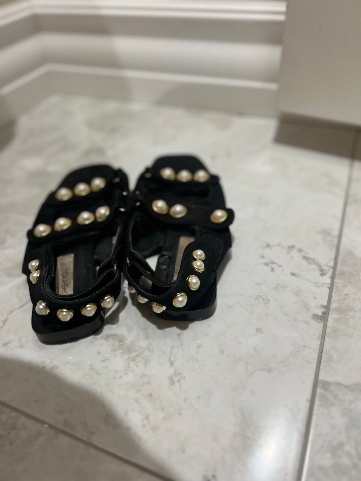 İnci Detaylı Siyah Süet Kadın Sandalet - Görsel 4