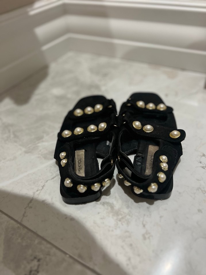 İnci Detaylı Siyah Süet Kadın Sandalet - Görsel 2