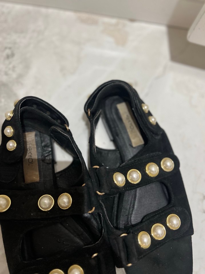 İnci Detaylı Siyah Süet Kadın Sandalet - Görsel 3