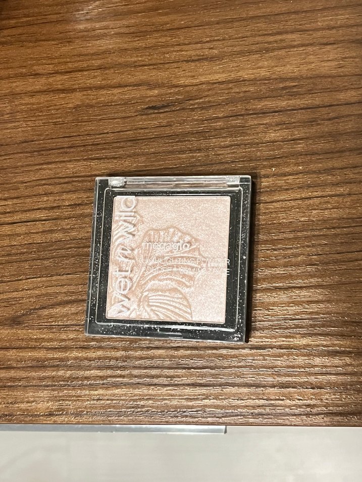 Wet n Wild Megaglo Blossom Glow Toz Highliter - Görsel 2