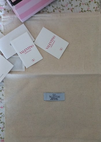 Victoria's Secret Pembe Hediye Kutusu ve Poşet Seti