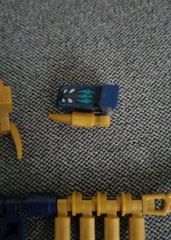 Beden Renk lego Sarı Renkli Parçalı kılinç ..vs Figür