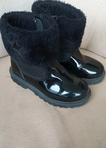 LC Waikiki Kız Çocuk Siyah Rugan Kürklü Bot