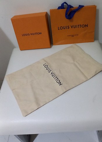 Bej Louis Vuitton cekmeceli kutu ..karton poset ve Kılıfı