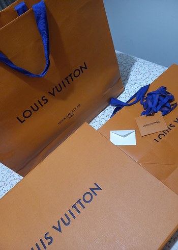 Louis Vuitton Louis Vuitton Parlak turuncu Hediye Çantası