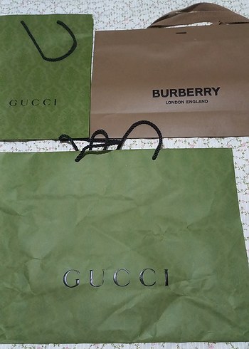 Yeşil Parlak Gucci ve Kahverengi Burberry Kağıt Çantalar