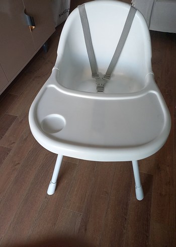 Beyaz Yüksek Bebek Sandalye, Gri Emniyet Kemerli