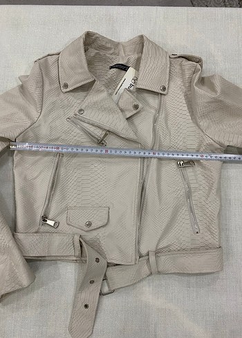 Bej Kemerli Yılan Desenli Deri Ceket - Görsel 9