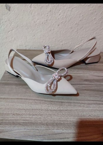 Beyaz Fiyonklu Stiletto Kadın Abiye Ayakkabı