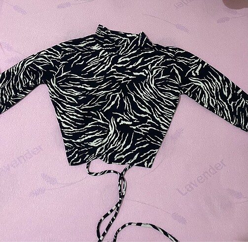 Zebra desenli sırt dekolteli uzun kollu crop