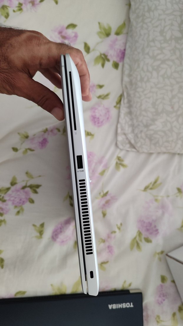 Gri HP Laptop - Görsel 4