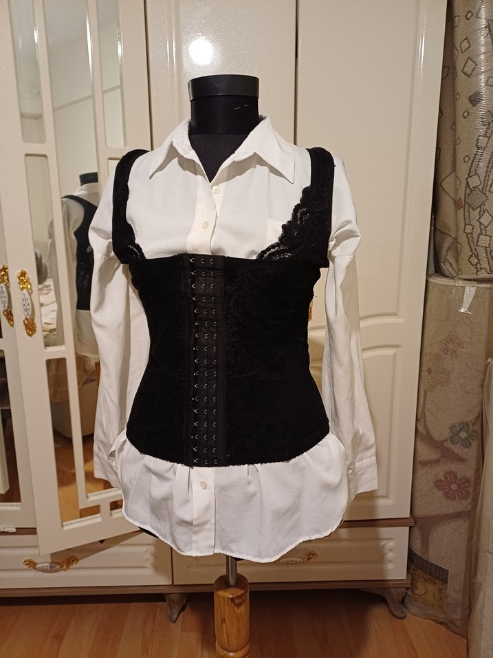 Düğmeli Siyah Gotik Straplez Büstiyer - Görsel 5