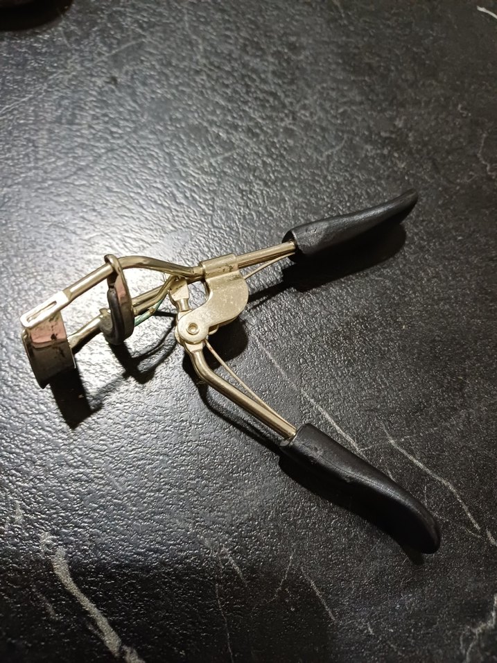 Siyah Kirpik Kıvırıcı - Görsel 2